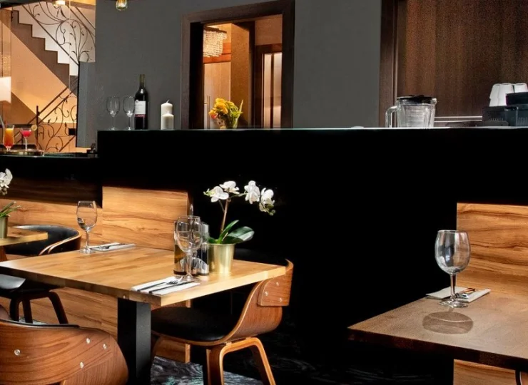 W obiekcie mieści się restauracja "Na Pieńku"