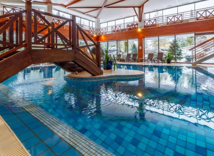 Strefa basenowa jest dostępna w godz. 7:00-10:00 oraz 13:00-21:00