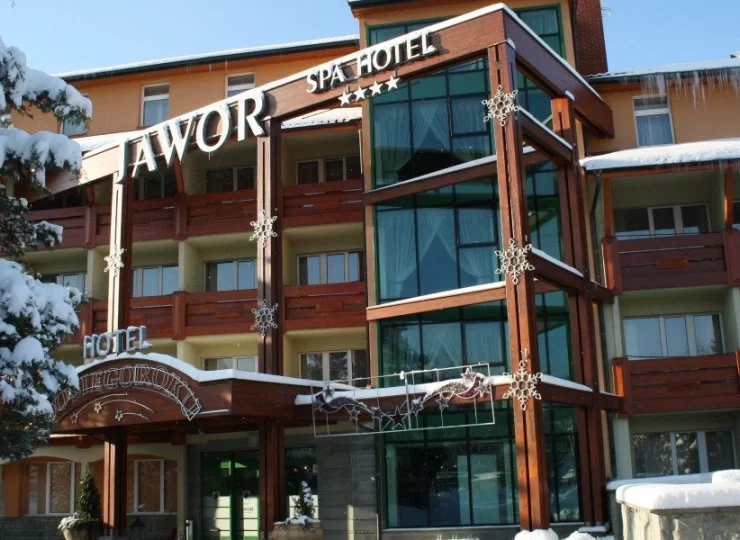 W bliskiej okolicy hotelu znajdują się stoki narciarskie Beskidu Śląskiego