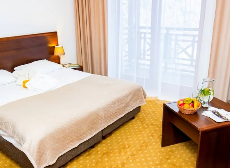 Każdy pokój i apartament mają balkon