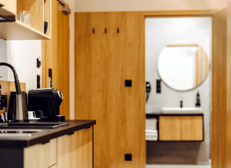 Apartament junior suite 2+4 także ma wyposażony aneks kuchenny