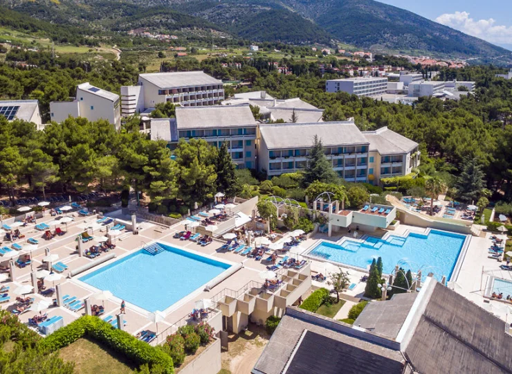 Pełen atrakcji resort jest świetnie położony