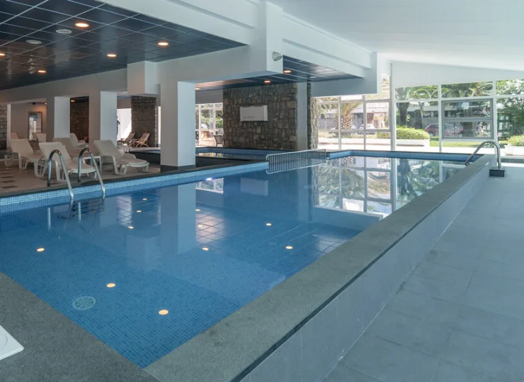 Sercem wewnętrznej strefy wellness jest kryty basen