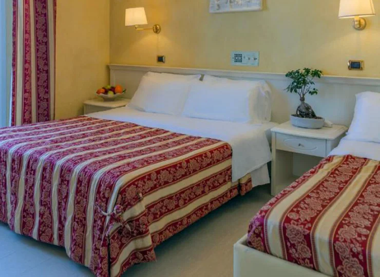 Każdy pokój jest klimatyzowany i ma własny balkon