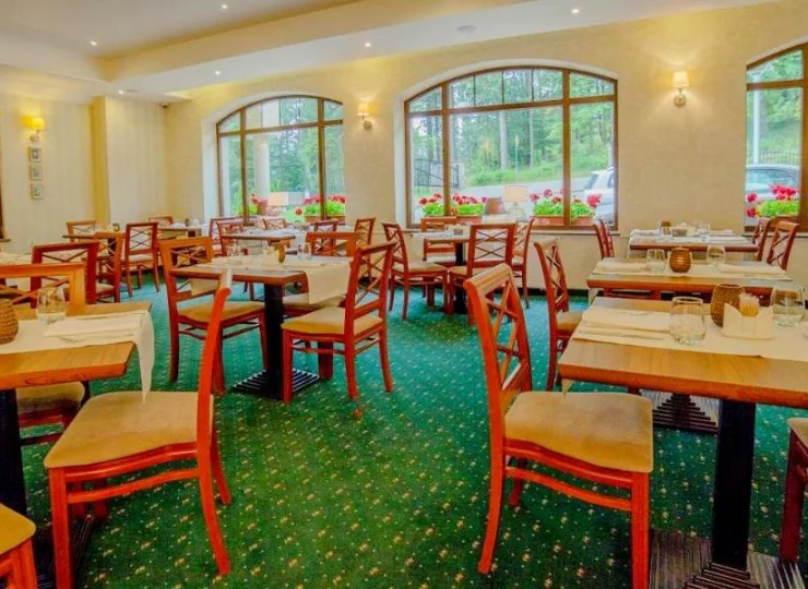 Sala hotelowej restauracji Szyszka Smaku
