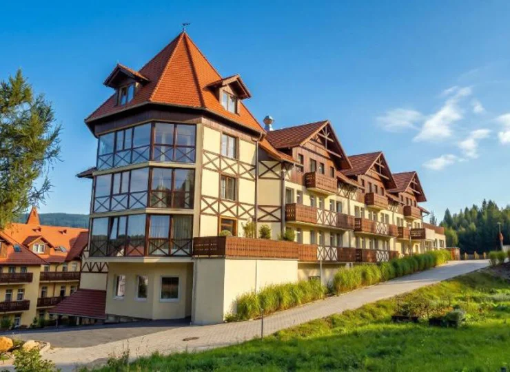 Obiekt znajduje się w zachodniej części Świeradowa-Zdroju, blisko centrum