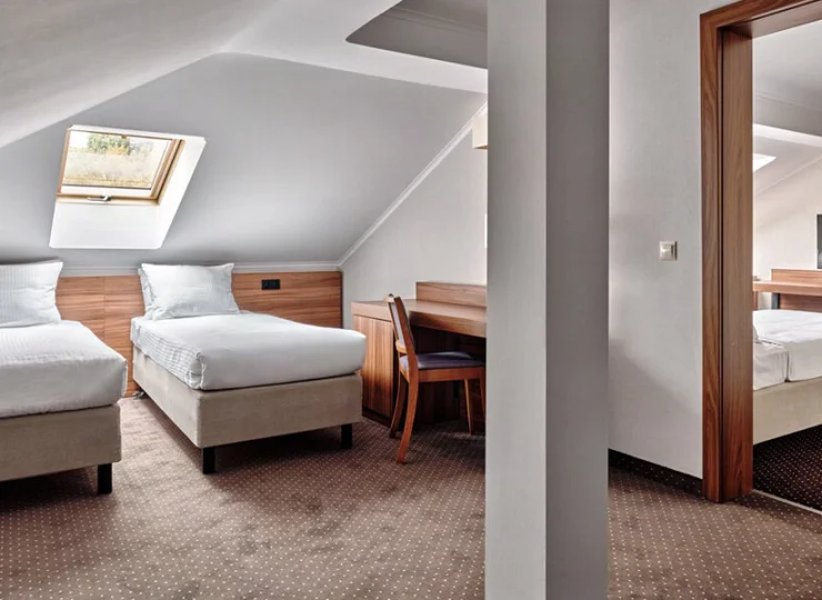 Część pokoi ma skośne ściany