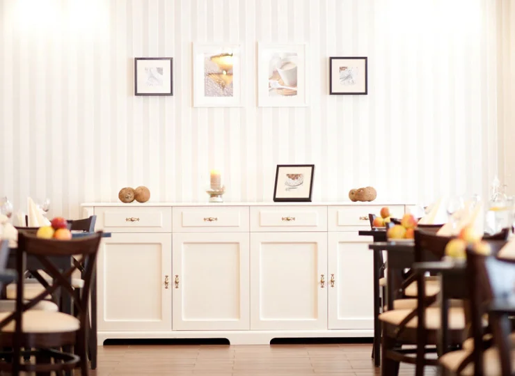 Codziennie rano i wieczorem jest organizowany obfity bufet dla gości