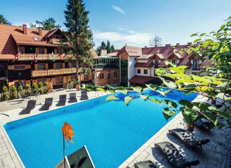 Modrzewiówka to hotel z letnim basenem w urokliwej Lanckoronie