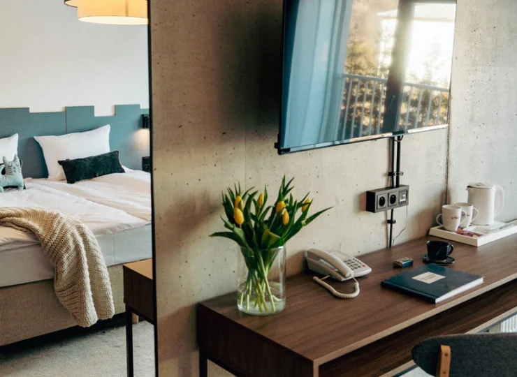 Pokoje są inspirowane stylem lat 70.