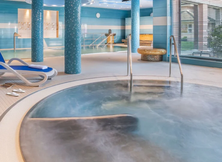 W jacuzzi może zmieścić się nawet do 13 osób