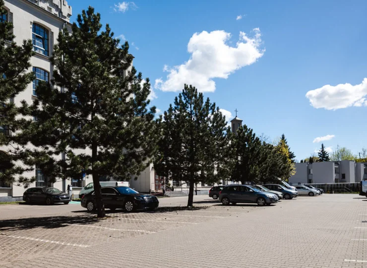 Hotel posiada własny parking