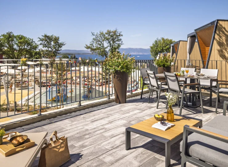 Przestronny taras Luxury Glamping Home