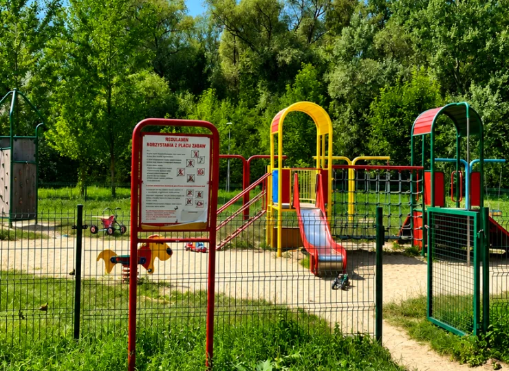 Nieopodal hotelu mieści się plac zabaw dla dzieci