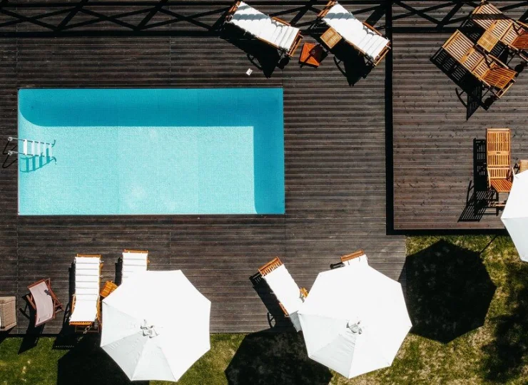 Można tu popływać i skorzystać z leżaków