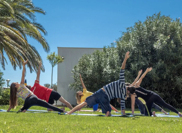 Rano odbywają się różnorodne zajęcia (w tym ruchowe)