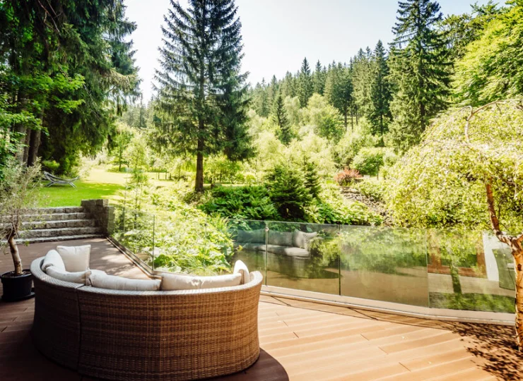 To hotel w stylu eko, otoczony karkonoskim lasem