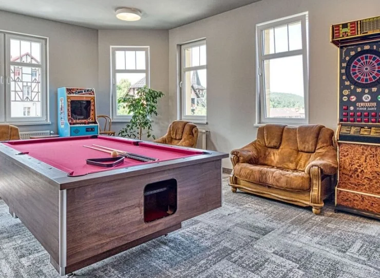 Obiekt przygotował stoły bilardowe, darta, piłkarzyki