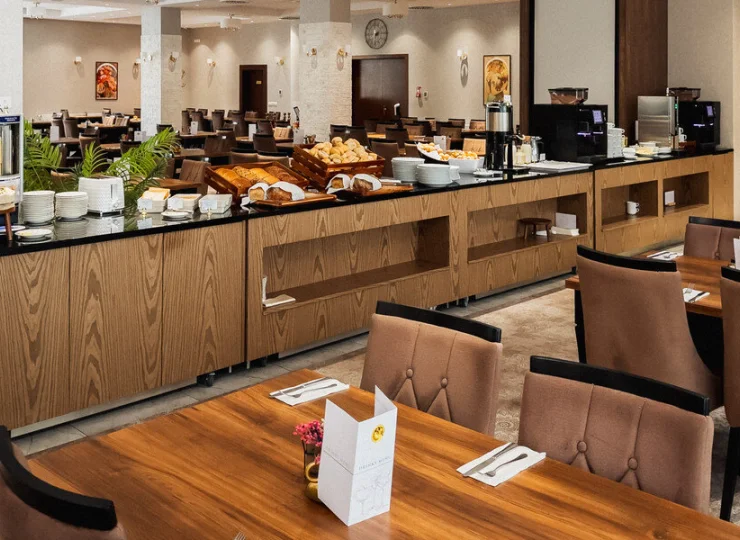 Wnętrze bufetowej restauracji Rosa Mare