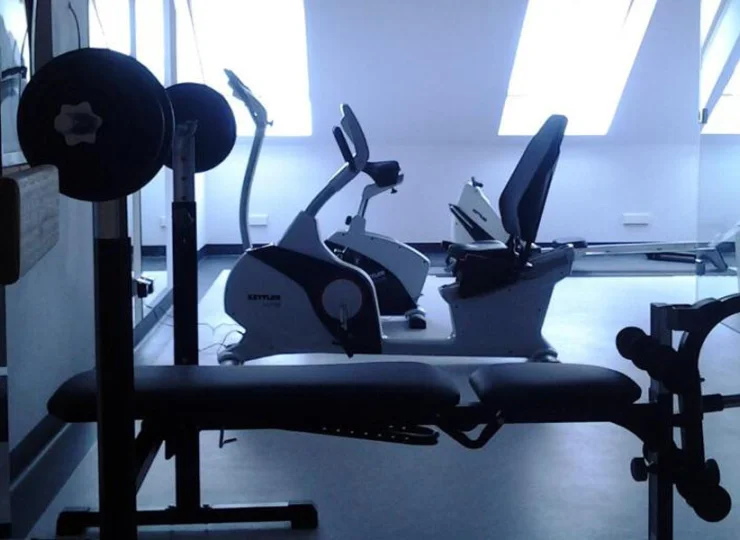 Na najwyższej kondygnacji hotelu znajduje się salka fitness