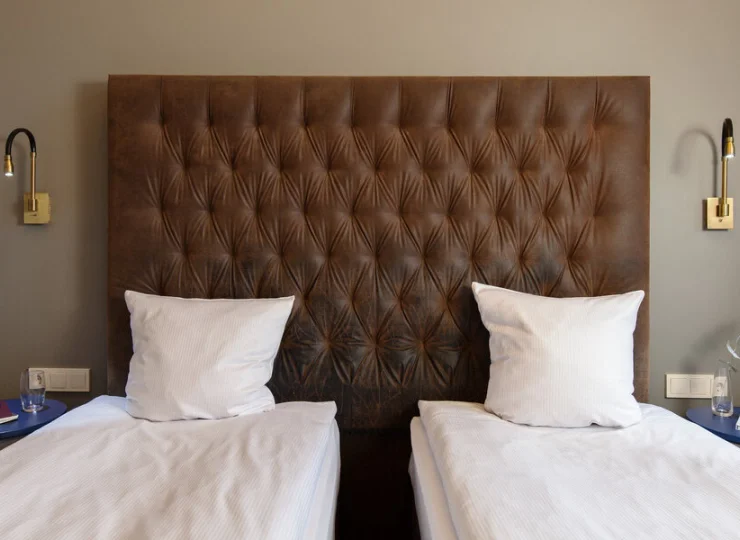 W pokojach standard i superior jest 1 łóżko podwójne lub 2 pojedyncze