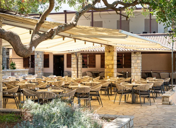 Hotel jest skąpany w śródziemnomorskiej zieleni