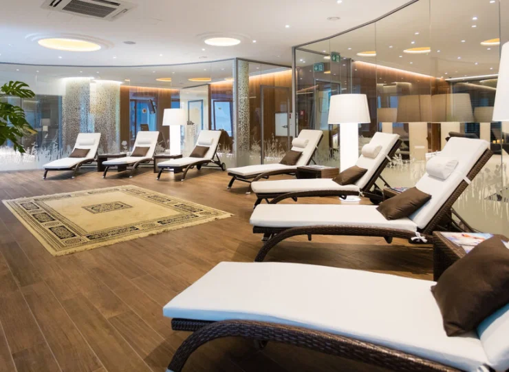 Jest też strefa wypoczynkowa oraz sauna