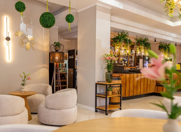 Hotelowa restauracja oferuje dania kuchni całego świata