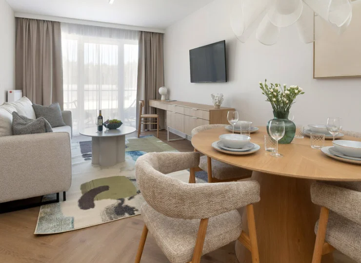 W apartamencie jest dostęp do wifi oraz smart TV