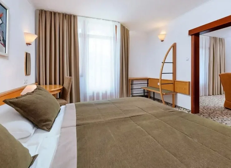 Apartamenty mają osobną sypialnię i salon