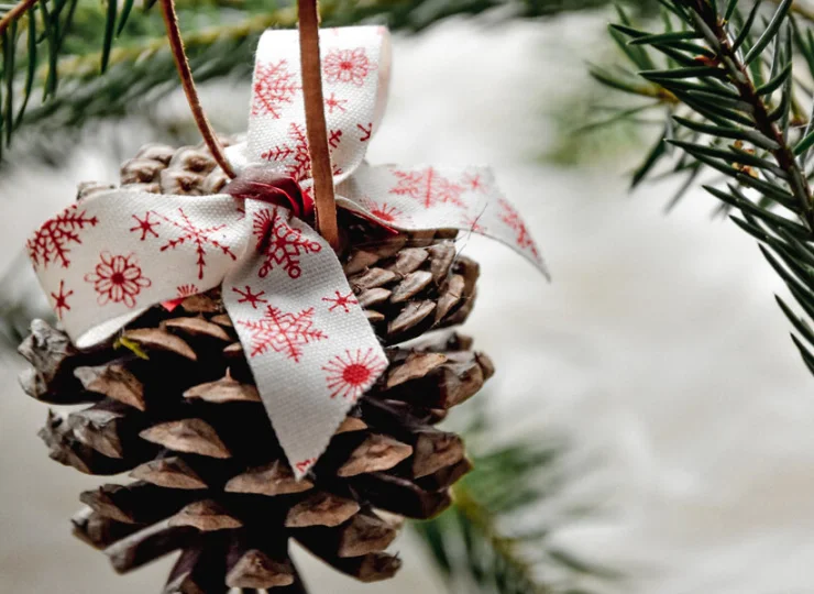 Wśród świątecznych atrakcji na dzieci czeka przygotowywanie ozdób choinkowych