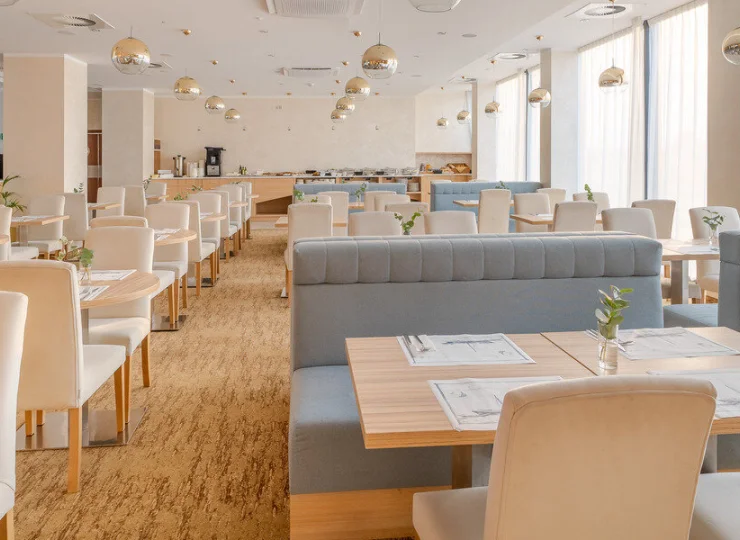 Hotelowa restauracja oferuje też dania z karty