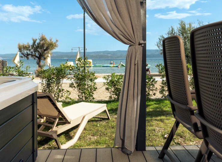 Taras Domku Sunshine premium 6+1 z prywatnym jacuzzi