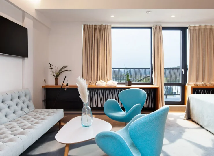 W junior suite jest też strefa wypoczynkowa