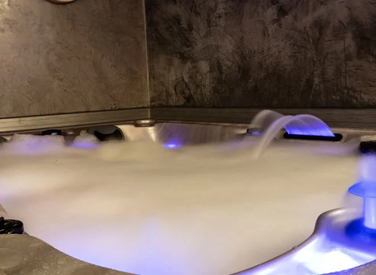Jacuzzi w prywatnym pokoju relaksu (wynajęcie na wyłączność możliwe za opłatą)