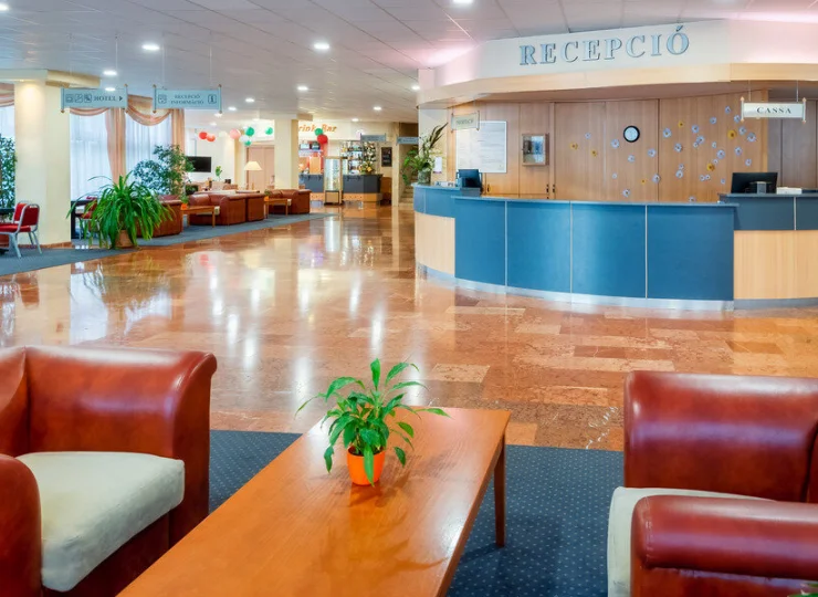 Hotelowa recepcja jest czynna całą dobę