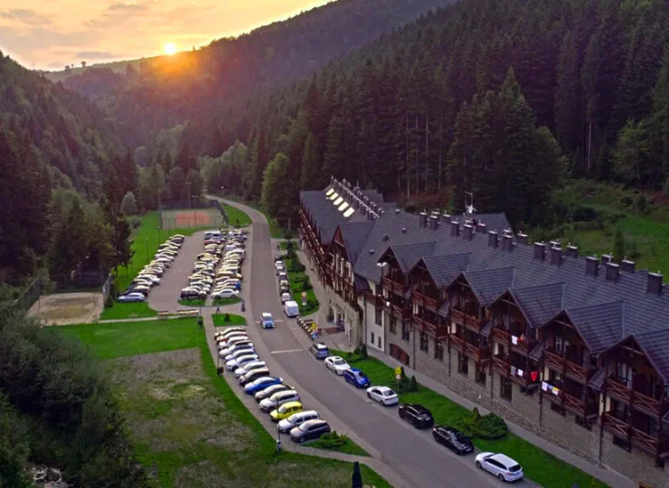 Hotel Wierchomla Ski & Spa jest położony obok ośrodka narciarskiego Wierchomla