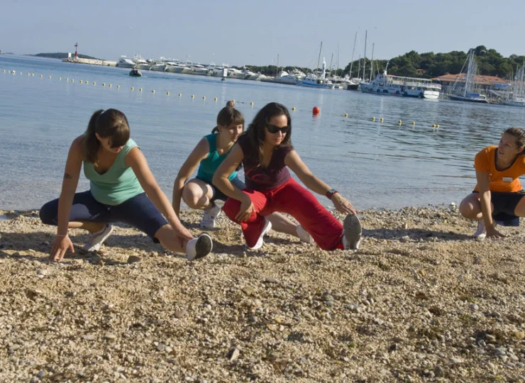 W sezonie letnim organizowane są animacje na plaży i przy basenie