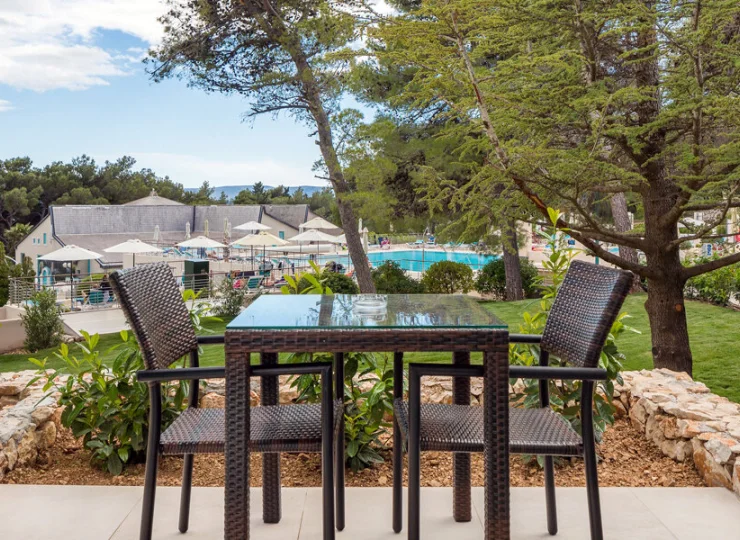 Wszystkie pokoje mają balkony lub wyjścia na taras