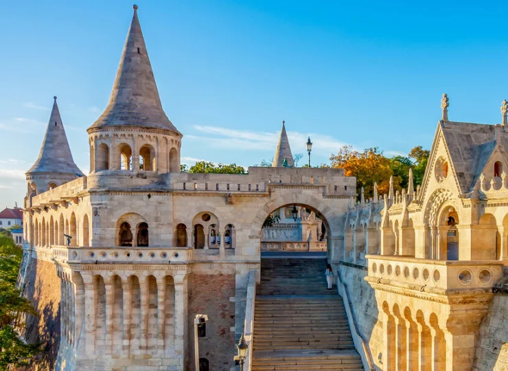 Do słynnej Baszty Rybaka z hotelu jest zaledwie 400 m