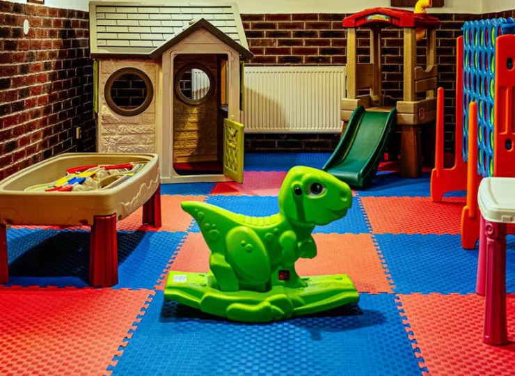 Jest też pokój zabaw dla maluszków