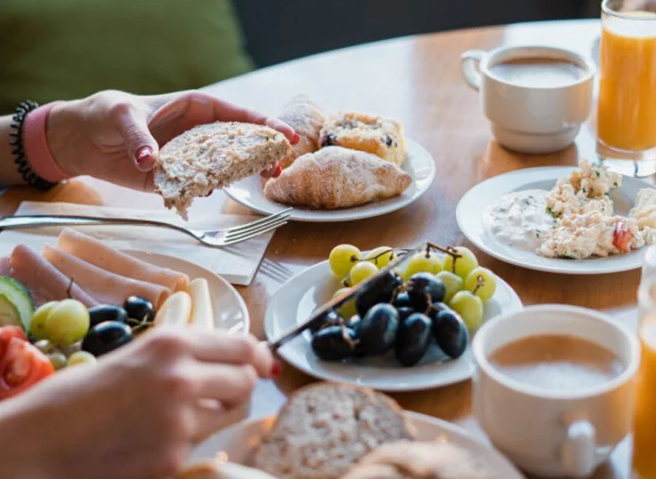 Każdy dzień zaczyna się od porządnego śniadania w formie bufetu