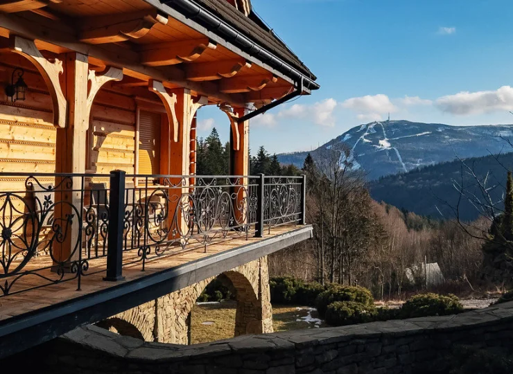 Widoki Beskidów zachwycają tu o każdej porze roku