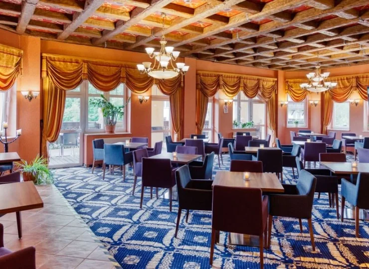 Z nowocześniejszą i bardziej tradycyjną częścią