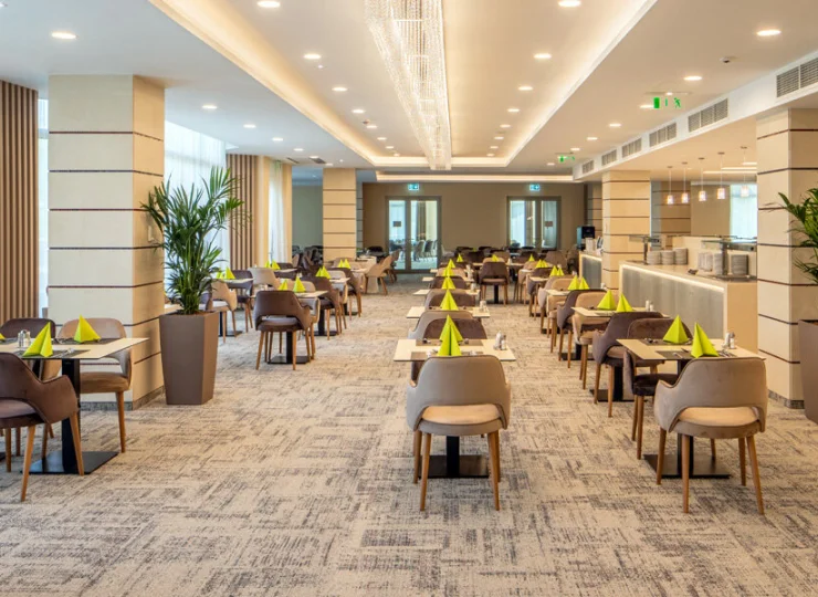 Restauracja GreenGarden oferuje obfite śniadanie w formie bufetu