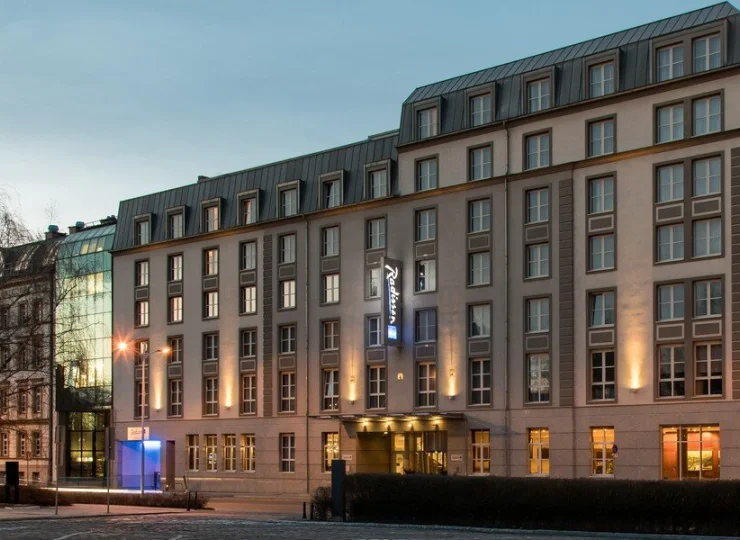 Ten pięciogwiazdkowy hotel jest blisko wielu atrakcji Wrocławia