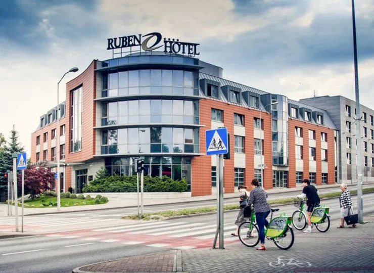 Dobra lokalizacja w centrum miasta pozwala na szybkie poruszanie się po mieście