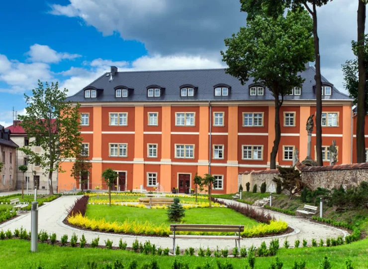 Są także pokoje umieszczone w drugim budynku - Długim Domu