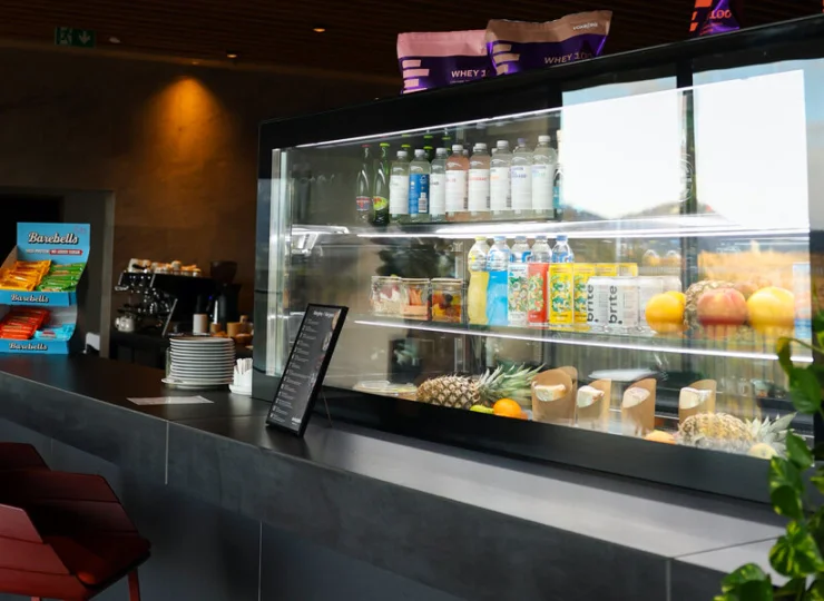 Bar ze zdrowymi przekąskami w strefie wellness