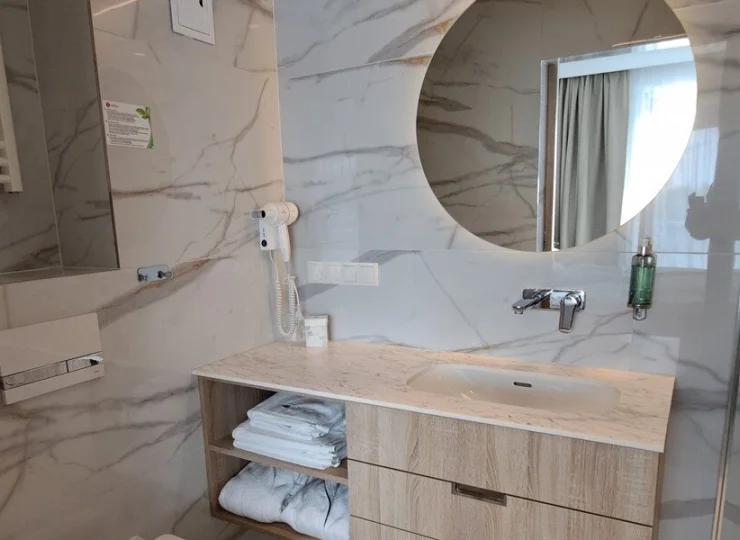 Łazienki są nowoczesne i komfortowe